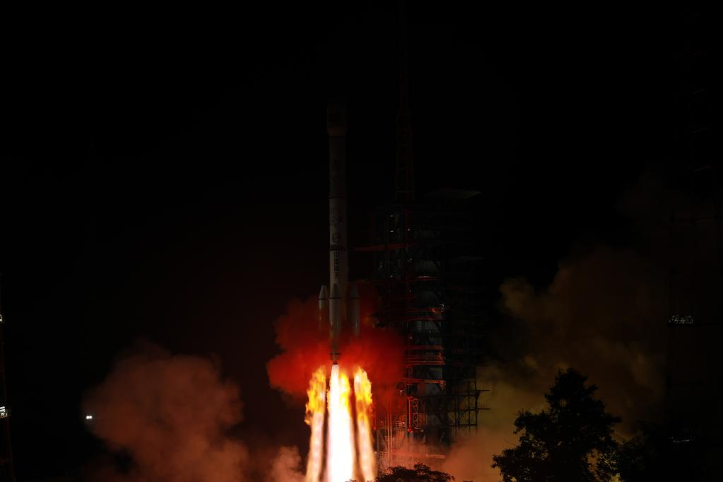 我国成功发射天链二号03星