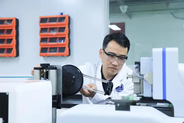 我国科学家揭示光催化分解水过程